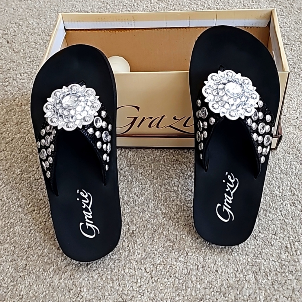GRAZIE Flip Flop Sandals